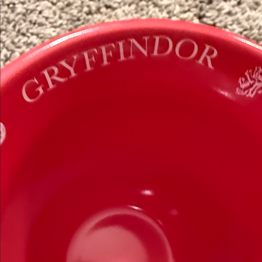 Hogwarts Emblem White Mug - Picture 5 of 6